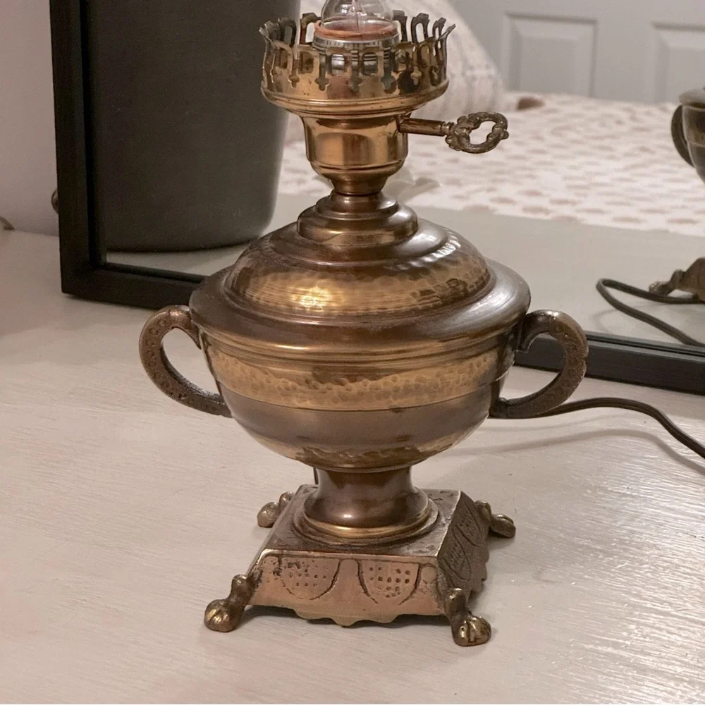 Vintage Hammer Brass Table Lamp